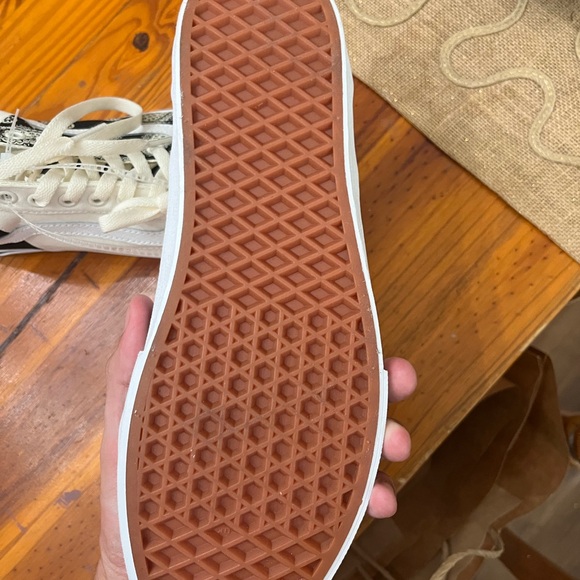 NWT Unisex Low Top Vans with Black and White Split Paisley. Size 9.5 - Picture 5 of 6